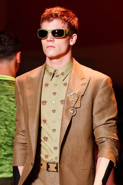 Look 22